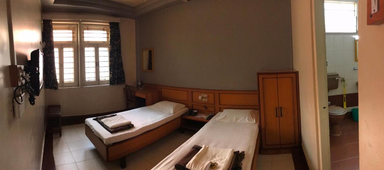 Hotel Satkar Cafeteria Belgaum Buitenkant foto