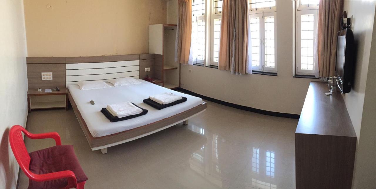 Hotel Satkar Cafeteria Belgaum Buitenkant foto