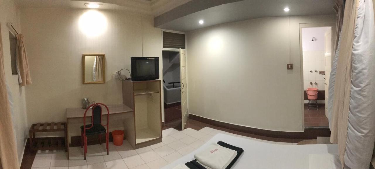 Hotel Satkar Cafeteria Belgaum Buitenkant foto