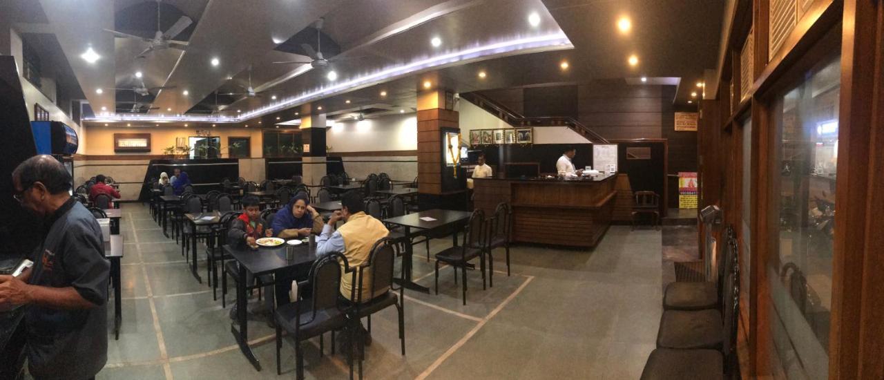 Hotel Satkar Cafeteria Belgaum Buitenkant foto
